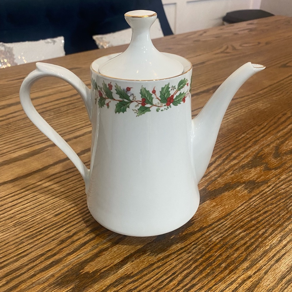 China Pearl Noel coffee pot